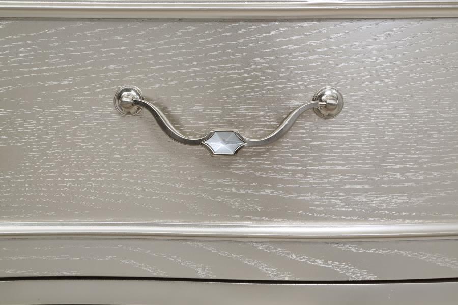 (image for) Evangeline 4-drawer Sideboard Buffet Cabinet Silver Oak