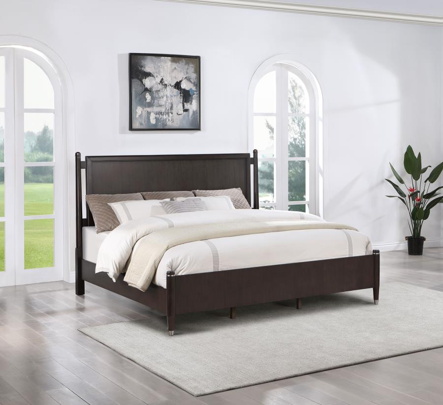 (image for) Emberlyn Wood Queen Poster Bed Brown