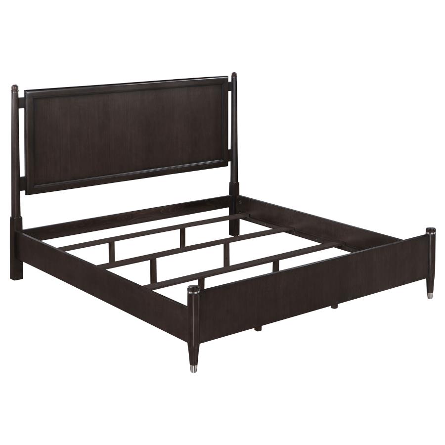 (image for) Emberlyn Wood Queen Poster Bed Brown