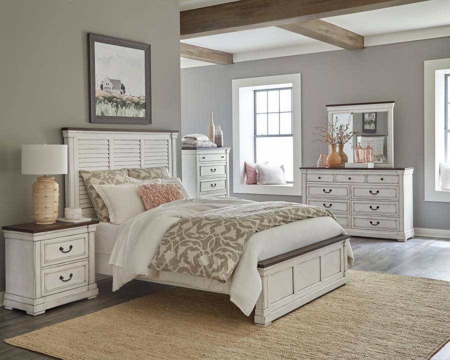 (image for) Hillcrest 4-piece Queen Bedroom Set Distressed White