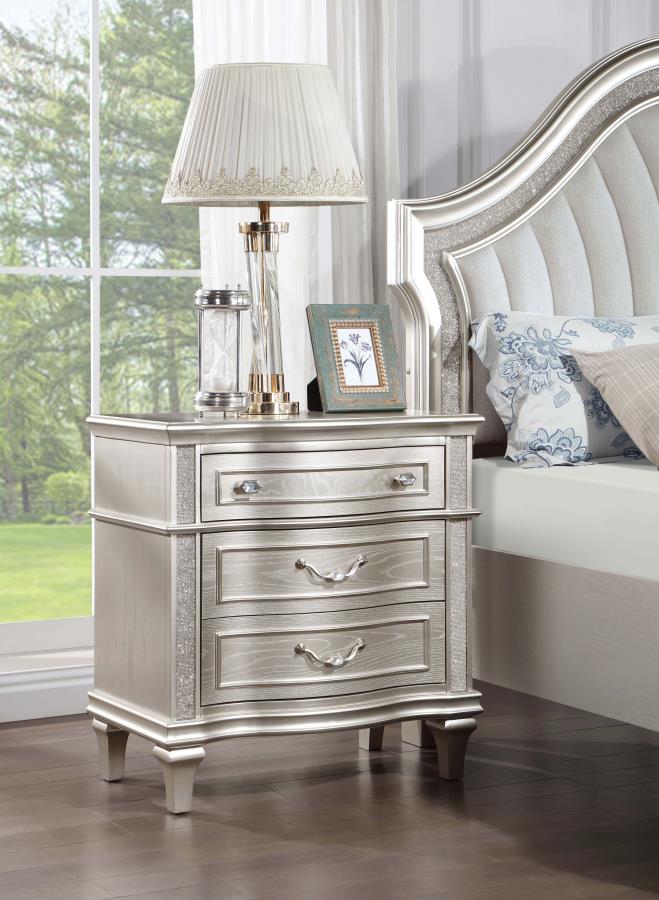 (image for) Evangeline 3-drawer Nightstand Silver Oak