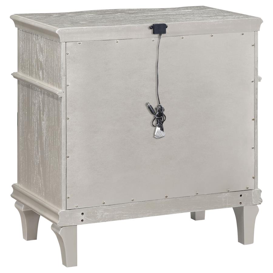 (image for) Evangeline 3-drawer Nightstand Silver Oak