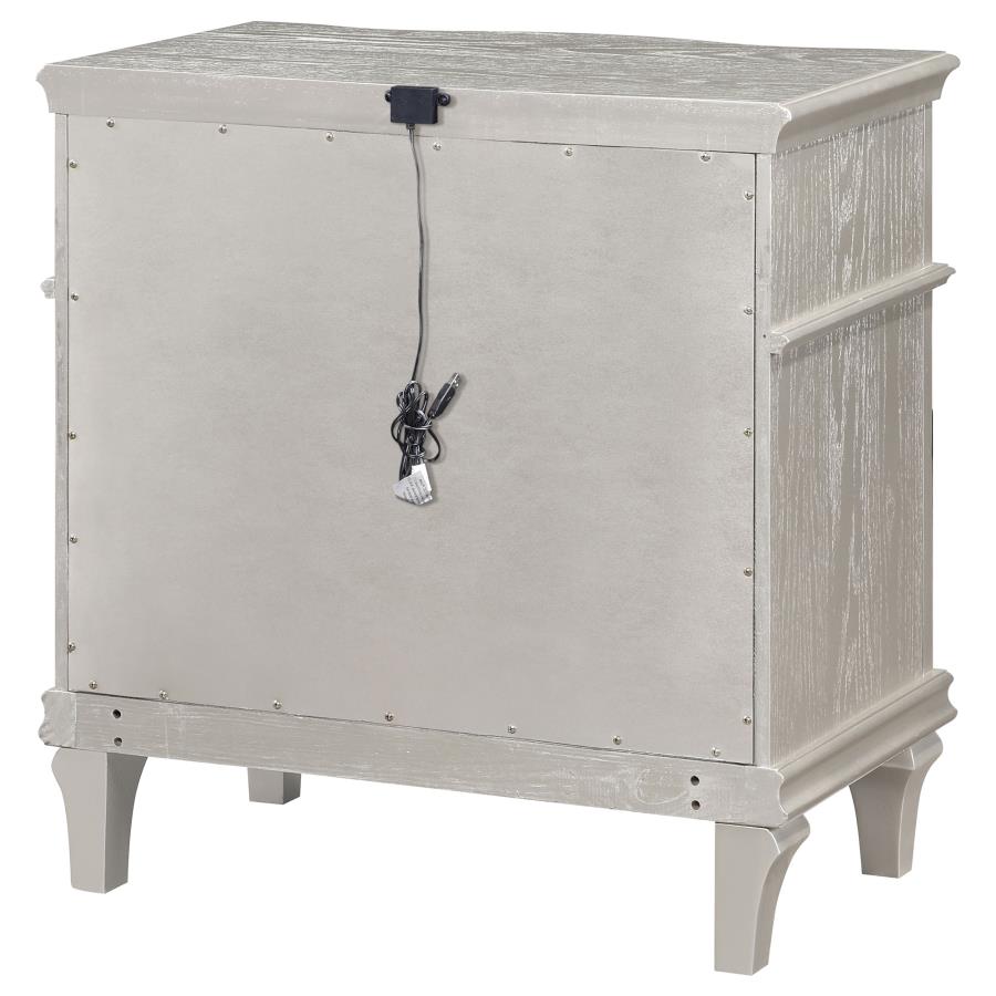 (image for) Evangeline 3-drawer Nightstand Silver Oak