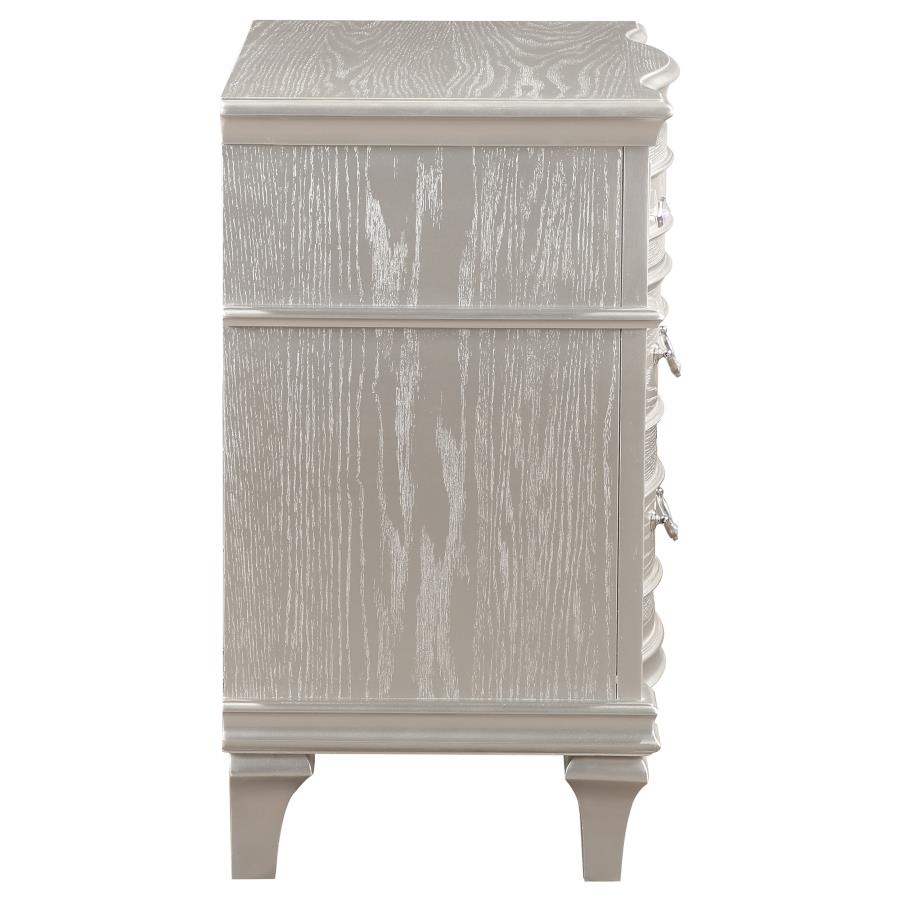 (image for) Evangeline 3-drawer Nightstand Silver Oak