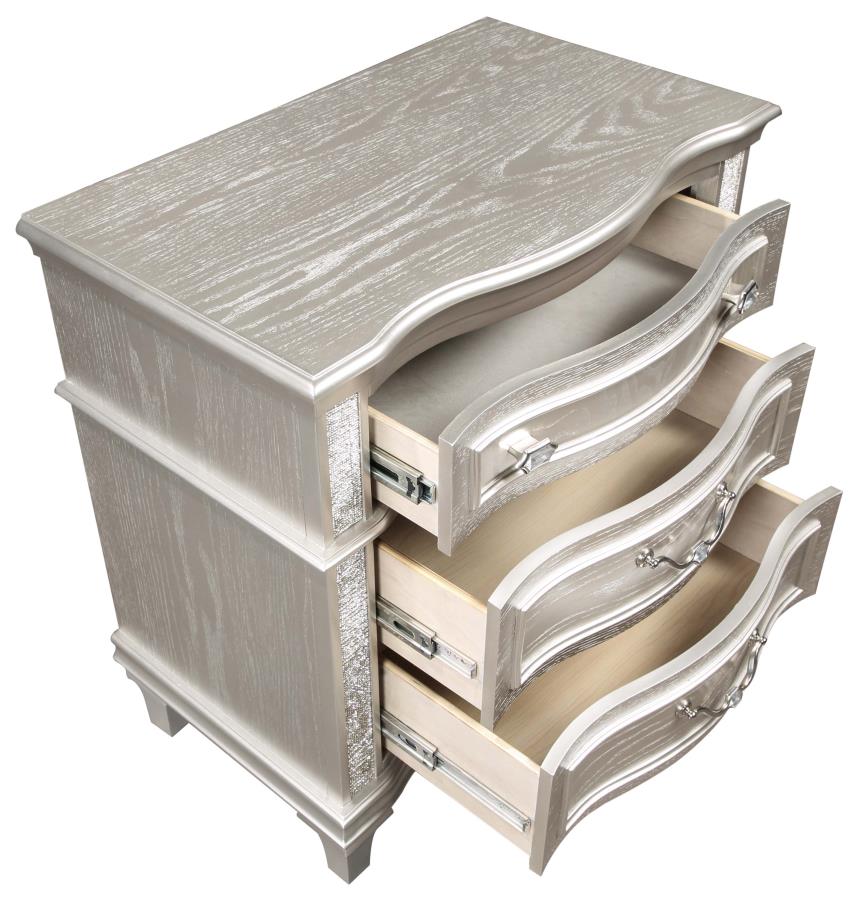 (image for) Evangeline 3-drawer Nightstand Silver Oak